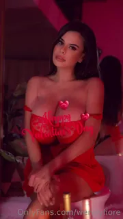 全网精选栏目：“给所有粉丝的消息。加上我新电视节目的片段。”("A message to all my fans. Plus a clip of my new tv show.") 精彩封面