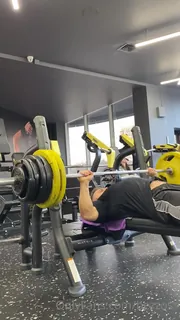 “注册锻炼”("sign up for a workout") - 极具视觉冲击力的全网精选内容