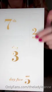 正在播放：“在我自己身上使用“色情冒险集”的第2天；）”("Day number #2 of using the “Erotic Adventure Set” on myself ;)") (全网精选频道)