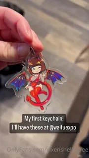 全网精选题材必看：“我的第一个钥匙扣！我将在Waifuexpo和其他一堆商品一起出售这些。稍后将发布它们的照片。 封面图