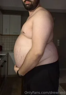 “当将您的腹部变成肿胀的油箱时，充满油腻的碳水化合物和啤酒在深夜打动了啤酒，实际上很喜欢感觉我的肠子随着所有这些额外的小吃和啤酒而膨胀。再次，将我的极限推高更多 玩家亲测好评资源