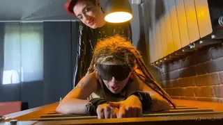 全网精选高分作品推荐：“热个性！坏军官操了她的囚犯。\ nhardcore有趣。她不知道我会和她做什么。\ n@the_divineve是我的荡妇。”("Hot Lesdom! Bad officer fucked her prisoner.\nHardcore fun.\nYou love to see and admire how hard I fuck my tiny slave girl. You want to see every detail of this wonderful and hot movie... S