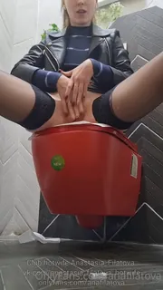 “正如所承诺的那样，一个在公共场所进行手淫的视频。完整版的FHD1080P带有审查制度。没有审查）\ n \ nonlyfans.com/anafilatova”("As promised, a video with masturbation in public places. Full version of FHD1080P with censorship. \nWatch the uncensored video on the telegram channel Without the mask (ac - 高清在线观看