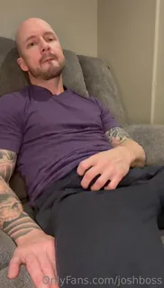 全网精选题材必看：“看着我慢慢逗弄我性感的大公鸡，然后用力暨。12.5分钟，有两个不同的角度组合在一起25分钟！❗️你们都被宠坏了 封面图