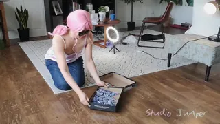 91视频推荐：“ Junie直到最近才知道她喜欢低层牛仔裤，但是由于她的衣服几乎没有遮住她的衣服，所以这是很自然的。 \ n \ nmusic：\ nDowntown | nhttps：//creativecommons.org/licenses/4.0/ \ n \ n \ nflourish by purrple cat | https：//purrplecat.com \ nmusic https：//wwwww.free-stock-music.com -sharealike 3.0 unported \ nh 手机在线播放