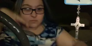 91视频官方收录：“在车里玩我的山雀