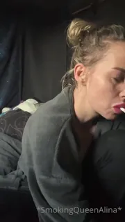正在播放：“来自28.2.23炎热的早晨的IGTV生活在美丽的光线和大部分跳舞 - 我和我的香烟之间的纯洁的爱”("IGTV from 28.2.23 hot morning live in beautiful light and much of dancing- pure love between me and my cigs") (全网精选频道)