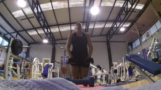 91视频官方收录：“在健身房...肩膀训练