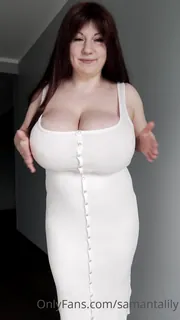 “我感到自己家里的春天。("I feel Spring vibes  in my home.\nToday all my windows are opened - enjoying fresh air and wearing this dress") - 1080P超清画质展示图