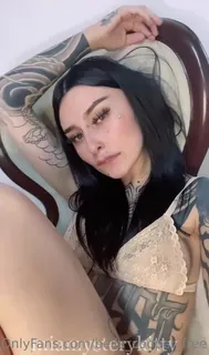 “ @miamysterykitty \ n，如果你可以猜测我的胸罩是什么颜色，我今晚会给你一份打击工作。("@miamysterykitty\nIf you can guess what color my bra is, I’ll give you a blow job tonight  - 实时更新的高清全网精选资源