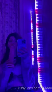 “我的下巴很酸，在我的小嘴里安装了这9英寸的公鸡”("My jaw is so sore after fitting this 9 inch cock in my little mouth") - 高清流媒体极速加载