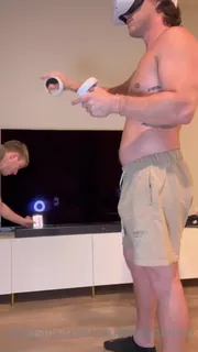 “ Meta Quest Fuckfest。("Meta Quest Fuckfest.\n@noahwhitexxx wanted to show me how to play the virtual reality game, and it wasn’t long before I was undressed and inside him  最新更新资源合集