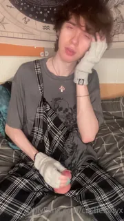 91社区热议作品：“ **一个名为Castiel的驱魔** ** \ n \ n*有时我会看我录制的视频，并对我如何变得如此他妈的角质感到震惊，以至于我失去了理智，忘了如何做到正常，因为很高兴可能太激烈了*”("**The exorcism of a twink called Castiel**\n\n*Sometimes I look at videos I’ve recorded and am shocked by how I get so fucking horny that  I lose my mind and  实拍