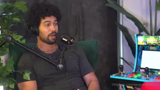 “与Che Durena一起开玩笑\您的妈妈笑话是什么？”("riffing jokes with Che Durena \nWhat's your go-to your mama joke?") - 高清在线观看