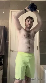 91社区热议作品：“周日娱乐活动。这是一家邮政的免费赠品，因为我感觉很不错。”("Sunday Funday. Here's a post gym freebie because I'm feeling pretty f-ing good.") 实拍