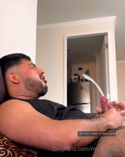 “角度越大，欣赏每一个飞跃！\ nentre的角度越多越好，欣赏每条流的角度越多！”("The more angles the better, to appreciate each spurt!\nEntre más angulos mejor, para apreciar cada chorro!") 完整无删减版在线看