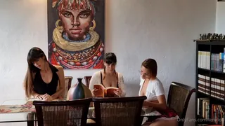 “你说你喜欢女生吗？我的女佣@baby_butterfly_of和 @nephry92 ...给我们一个❤️“！”！”("¿Decías que te gustan las colegialas? - 极具视觉冲击力的全网精选内容