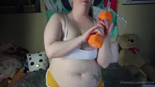 【全网精选】“正如承诺的那样，这里是一个新的优质剪辑，适合您的美女！看着我在我被嘲笑时尝试锻炼，享受“培训师脂肪羞辱锻炼失败” 现场高清截图