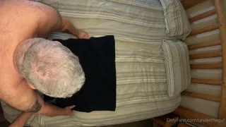 查看 “原始镜头：爸爸的家庭水疗疗法，高于CAM第4部分”("RAW FOOTAGE: Papa's Home Spa Treatment, above cam part 4") 的详细介绍与播放