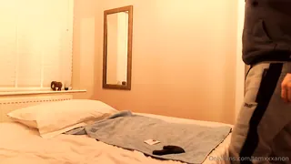 “我玩玩具玩的最新视频。它很聪明，因为我很紧张，但是一旦进来，我来到了，当我来时我很难脉动！”("Latest video of me playing with my toy. It smarts a bit getting it in because I'm so tight but once in it feels amazing, I pulsated so hard when I came!") 玩家亲测好评资源