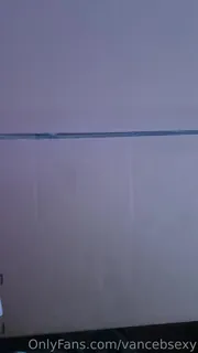 “欢迎我的新内容合作伙伴。这是她的拆箱。她不是因为他妈的吗？？？”("Welcome my new content partner.  This is her unboxing.  Isn't she sexy as fuck????") - 高清流媒体极速加载