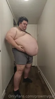 “去自助餐前和之后。我很惊讶之后我的称重程度。”("Before and after a trip to the buffet. I was surprised how much I weighed afterwards.") - 高清在线观看