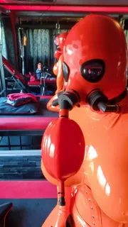 91社区热议作品：“早上好橡胶主义者 实拍