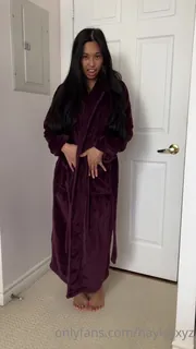 全网精选题材必看：“爸爸，我想要你的公鸡！剥离，口交，反向女牛仔，狗狗，我的大屁股上有一个射液！”("Daddy, I want your cock! Stripping, blowjob, reverse cowgirl, doggy, and a cumshot all over my big ass!") 封面图