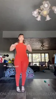 91视频官方收录：“你能告诉idk如何穿高跟鞋吗？拉屎！！！！！！！”("Can you tell idk how to walk in heels 