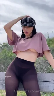 “跟随我的VIP @soyneiva”("Follow my vip @soyneiva") - 1080P超清画质展示图