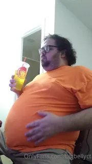 “吃了一些温迪，喝了6包Diet mtn露水。我可能会继续吃饭。”("Ate some Wendy's and drank 6 pack of diet MTN dew with it. I may keep eating.") - 1080P超清画质展示图