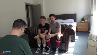 “在我最喜欢的@randyhandycandy拍摄之一的幕后！看着他与我的屁股一起玩时，我什至不知道在可能的地方！”("behind the scenes of one of my favourite shoots with @randyhandycandy ! Watch as he plays with my ass in ways I didn't even know where possible!") 优质原创视频在线直达