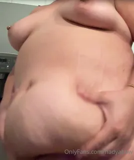 “我变得多么胖。我的肚子到目前为止都伸出来，我喜欢和猪油一起玩。这么多脂肪堆积在我的身体上，我上瘾了 - 高清流媒体极速加载