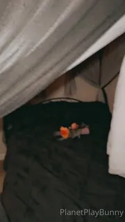 91视频官方收录：“我想在这张床上做一些疯狂的性爱。”("I’m trying to have some crazy sex on this bed..")