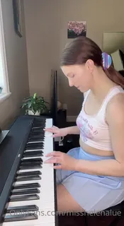 “这条裙子太短了”("this skirt is so short - 高清在线观看