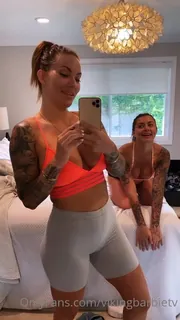 “达科他告诉我，她不确定自己的cock乱能力，所以我告诉她我会指导她...我们叫门口，当我们的食物到来时，我们拉出他的硬公鸡，因为他紧张地站着不动，然后转弯吮吸和深喉直到他在我们漂亮的小面孔上犯了一个脂肪的负载。("Dakota told me she’s unsure of her cocksucking abilities, so I tell her I’ll coach her...we call door dash and when our food arrives we pull out hi - 实时更新的高清全网精选资源