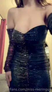 “我昨天重新播放了一件更新的衣服的更新版本。NSFW时刻很快。("An updated version of the dress try-on I reposted yesterday. There is a very quick NSFW moment.  玩家亲测好评资源