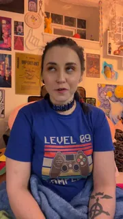 全网精选栏目：“ **周年纪念直播！** \ nand猜猜是什么？你想要 精彩封面