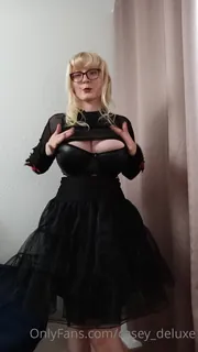 【全网精选】“性感的剪辑。嗯，这些不是旺克的好照片。这些巨大的乳房邀请您去。("Sexy Clip. Na sind das nicht wieder tolle Fotos zum abwichsen . Diese riesen Brüste laden doch dazu ein.\n\nSexy Clip. Well these are not again great photos to jerk off. These giant breasts invite you to it.") 现场高清截图