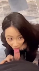 91视频推荐：调教眼神妩媚的高颜值尤物小母狗，遛狗，踩头，嘴叼臭鞋 手机在线播放