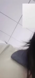 【章哥经典】颜值很高的眼镜妹，小穴座脸，舔奶头各种动作诱惑 2 优质原创视频在线直达