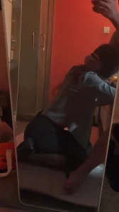 全网精选精选视频：（原创）在外清纯，在内红边黑丝+小皮鞋，先跪着口在对镜后入极品 完整版