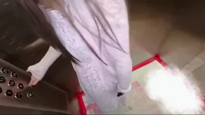 反差婊朱老师晚上趁着拿快递的时间偷偷跑到天台和情人约炮高清无水印原版 - 高清在线观看