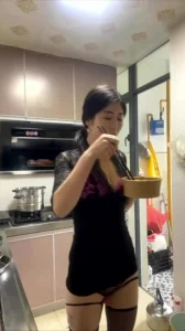 91社区热议作品：妩媚性感韵味熟女2 实拍