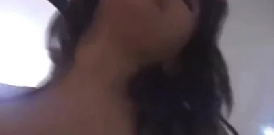 91社区热议作品：青岛露脸白嫩女孩女上位太淫荡 实拍