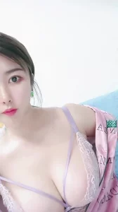全网精选高分作品推荐：美乳熟女自拍