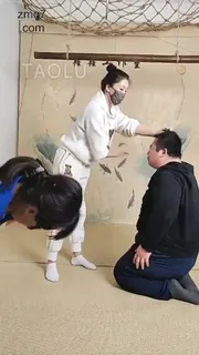 查看 冷大人 惩罚偷情公母狗 的详细介绍与播放