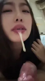 91视频官方收录：反差小女友口活不错_淫荡的用舌头舔吸大肉棒