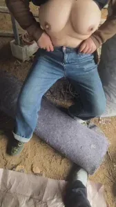 勾搭隔壁村里的大奶熟女打奶炮肏逼 手机浏览器流畅观看预览