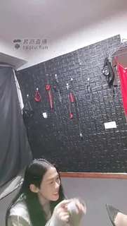 全网精选精选视频：来看骚货 是个人就能插的贱婊子 完整版